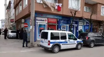 ATM'yi Soymaya Kalkan Hırsız, Banka Görevlisine Takıldı