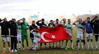 Sivas Belediyesporlu Futbolcular Amedspor'u Yenip Asker Selamı Verdi