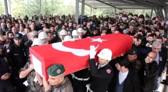 Şehit Özel Harekat Polisi Son Yolculuğuna Uğurlandı