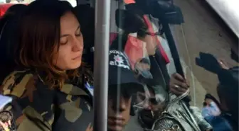 Günün Yürek Dağlayan Karesi! Özel Harekatçı, Çevik Kuvvete Sarılıp Ağladı