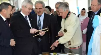 Huzurevi Sakinlerinden El Sanatları Sergisi