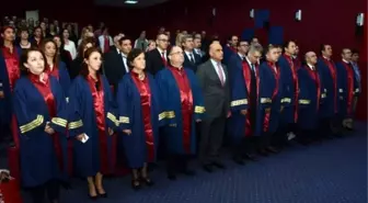 Profesörlüğe ve Doçentliğe Yükselen Doktorlar Cübbe Giydi