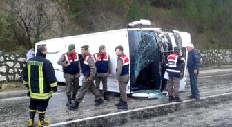 Isparta'da Midibüs Devrildi: 1'i Dekan 31 Yaralı