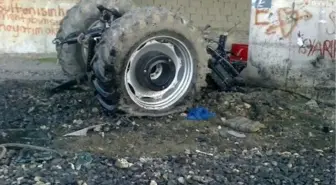 Trenin Çarptığı Traktör İkiye Ayırdı : 1 Yaralı