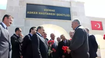 Bakan Eroğlu, Şehit Dedesinin Kabrini Ziyaret Etti