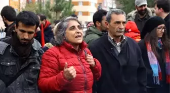 Eskişehir'de Havlu ve Kağıtlarla Nevruz Ateşi