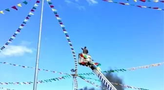 Amed Sporlu Deniz Naki, Peşmerge Kıyafeti ile Nevruz'a Katıldı