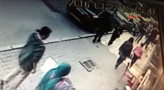 Kadıköy'de İş Adamına Silahlı Saldırı Anı Güvenlik Kamerasınca Görüntülendi