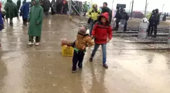 Avrupa'daki Sığınmacı Krizi - Sığınmacıların Demiryolunu Kapatma Eylemi Sürüyor