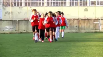 Genç Kız Futbolcunun Milli Gururu - Konya