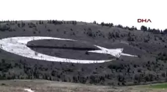 Cumhurbaşkanı Erdoğan İçin 500 Ton Kalsit Taşıyla Dev Türk Bayrağı Yapıldı