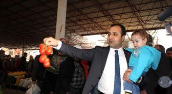 Başkan, Teröre İnat Ailesiyle Pazara Çıktı