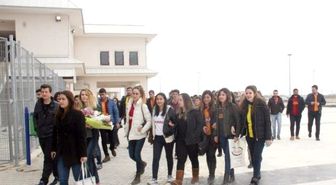 Öğrenciler 'Tuttuğun Takımı Değil Yaşadığın Şehrin Takımını Destekle' Dedi