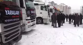 Bayırbucak'a 8 Tır Yardım