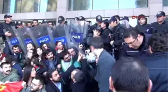 Adliye Karıştı! Polis Avukatlara Müdahale Etti