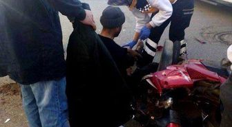 Otomobil Elektrikli Bisiklet ile Çarpıştı