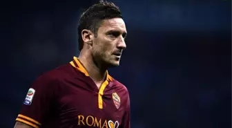 Totti, Kariyerine Devam Etmek İçin Bir Yıl Bedava Çalışmayı Önerdi