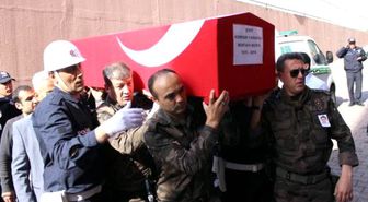 Oğlunun Şehit Olduğunu Öğrenen Anne Bayıldı (2)