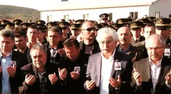 CHP'li Vekil, Şehit Cenazesinde Yumruklu Saldırıya Uğradı