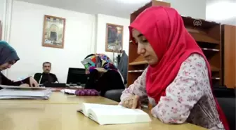 Siirt'in 'Kitap Kurdu' Rakip Tanımıyor