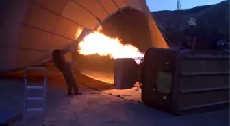 Sıcak Hava Balonu 'Aa 96 Yaşında' Pankartıyla Havalandı