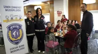 Polis Ağabey ve Ablaları Çocukları Bowlinge Götürdü