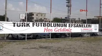 Şanlıurfa Eski Futbolcular Suriye Sınırındaki Akçakale'de Gösteri Maçı Yaptı