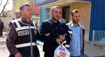 3 Kişiyi Öldürdü, Alkış ve Tezahüratla Cezaevine Uğurlandı