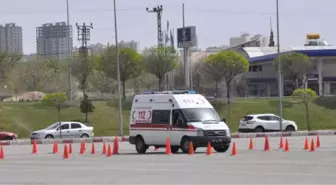 Gaziantep'te Ambulans Şoförlerine İleri Sürüş Teknikleri Eğitimi