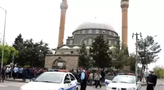 İslami Stk'lar, Diyarbakır'da İptal Edilen Lgbt Panelini Protesto Etti