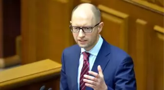 Ukrayna Başbakanı Arseniy Yatsenyuk İstifa Etti