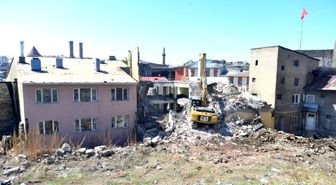Dönüşümün İlk Safhasında Yıkımlar Sürüyor