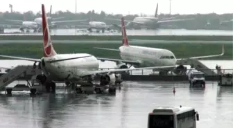 Hava Ulaşımına Yağmur ve Rüzgar Engeli...