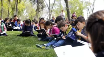 Lale Festivali'nde Kitap Okudular