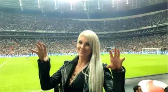 Beşiktaş'ın Yengesi Jelena Karleusa'dan 'Kartal Pençesi' Pozu