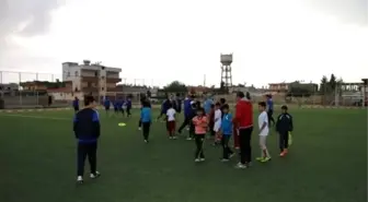 Kaymakam Eyüp Fırat Akçakalespor U13- U14 Takımını Ziyaret Etti