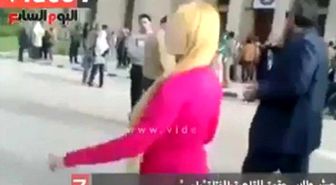 Mısır'da Bir Kadın Pembe Giydiği İçin Taciz Edildi!