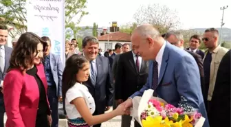 Selendili Çocuklara İki Güzel Hizmet