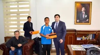 Kaymakam Citer'den Namağlup Şampiyon Olan Viranşehirspor U 14 Takımına Ödül