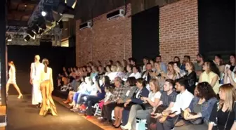 Şiddet Temalı Defile ile Alsancak Moda Günleri Başladı