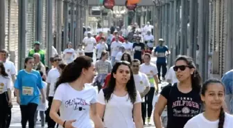Binlerce Kişi Birinci Olmak İçin Koştu, 87 Yaşındaki Yarışmacıya Onur Ödülü Verildi