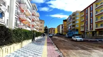 Eşref Bitlis Caddesi'nde, Çalışmalar Devam Ediyor