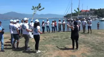 Fethiye Kıyı Temizliği Öncesi Ritim Tutup, Slogan Attılar