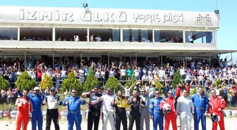 İzmir Park'ta 'drift show' ile heyecan fırtınası