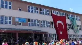 Irak Sınırındaki Derecik Beldesi'nde 23 Nisan Coşkusu