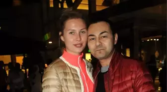 Serdar Ortaç'tan Eşi Chloe Loughnan'a İç Çamaşırı İzni Çıktı