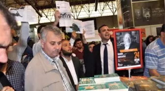 CHP'li Gençler Yazar Mustafa Armağan'ı Proesto Etti