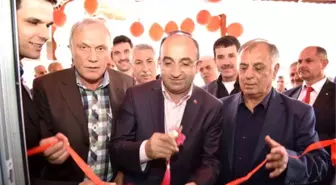 Kurdelayı Başkan Üzülmez kesti