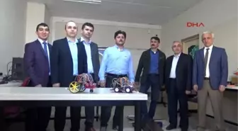 Liseliler, Kendi Etrafında Dönebilen 'Mevlana' Robot Geliştirdi