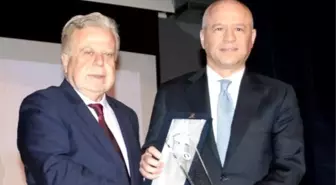 Üniversiteden, Mustafa Koç Anısına Onur Ödülü